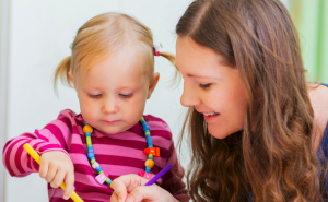 Wie wählen Sie einen geeigneten Babysitter für Ihre Kinder aus?